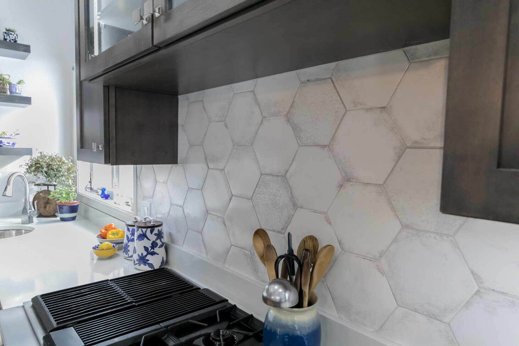West Michigan kitchen remodel with oversized hexagon backsplash by Ridgewood Home Construction