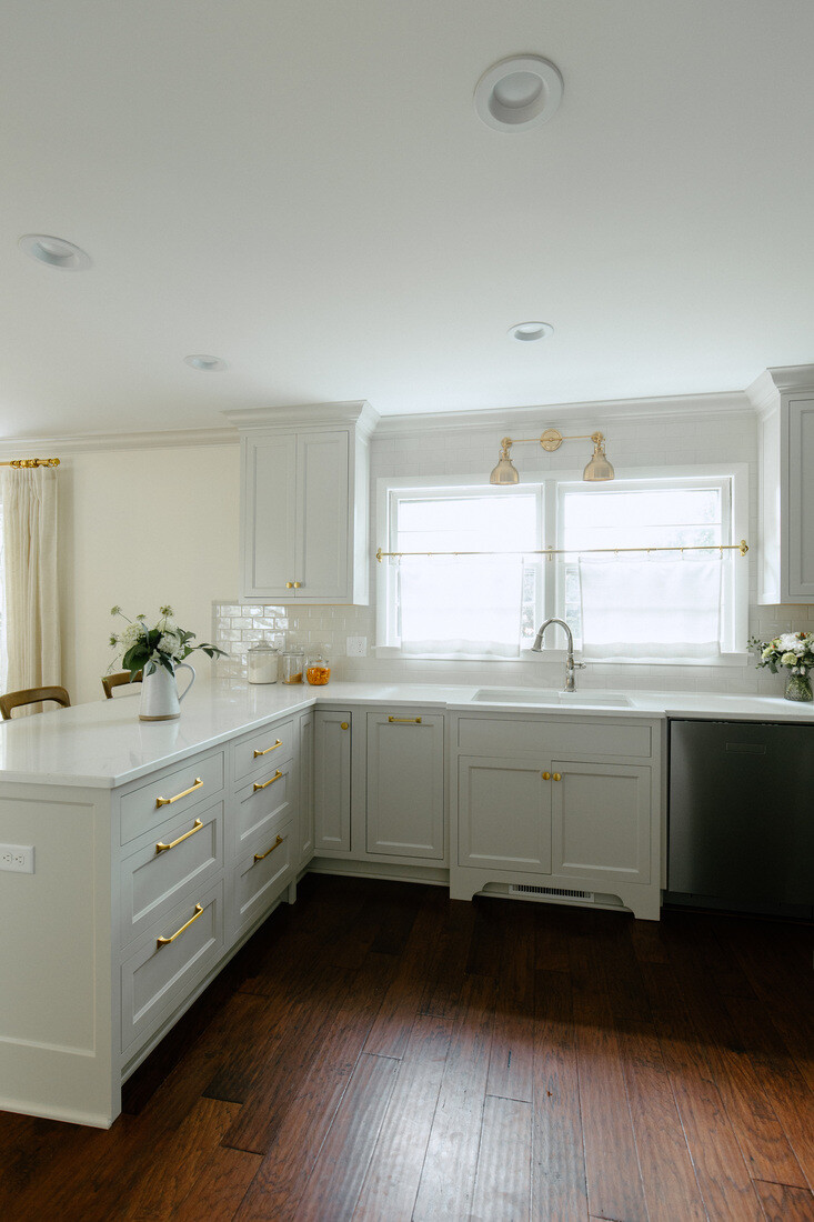 East Grand Rapids kitchen remodel with soft gray cabinetry and white quartz countertops by Ridgewood Home Construction